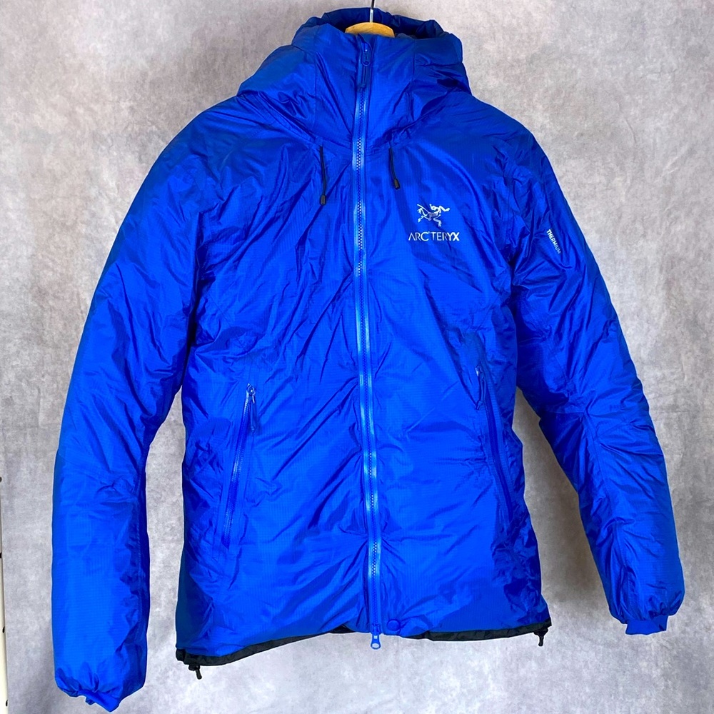 $1,000 Arcteryx Firebee AR parka women’s M blue